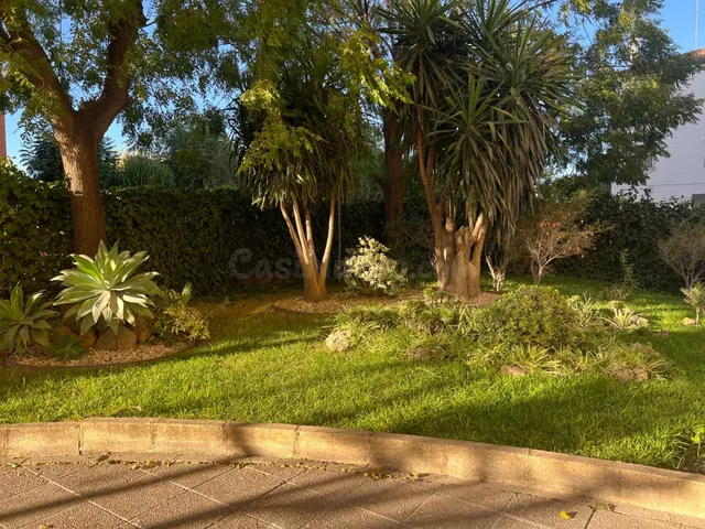 Vivienda con terraza y 4 dormitorios en Santa Clara, urbanización privada con zonas verdes. — 3
