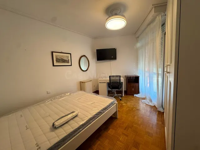 Amplias habitaciones en Alquiler en Piso en la Zona de La Pl - foto 4