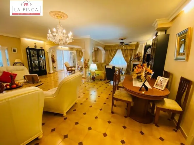 Gran Casa Independiente con piscina y zonas ajardinadas. — 18