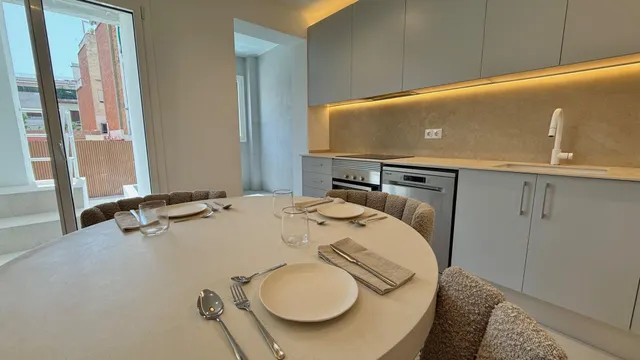 Vivienda completamente reformada con 3 dormitorios, terraza, jardín privado y piscina — 25