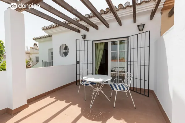 Chalet pareado con piscina, jardín y bonitas vistas a Granada en La Zubia — 31