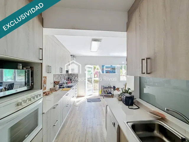 Un hogar con jardín privado de 300m2 a un paseo del casco hi
