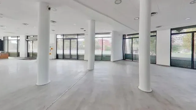 LOCAL EN VENTA EN EL PRAT DE LLOBREGAT (Barcelona). — 3