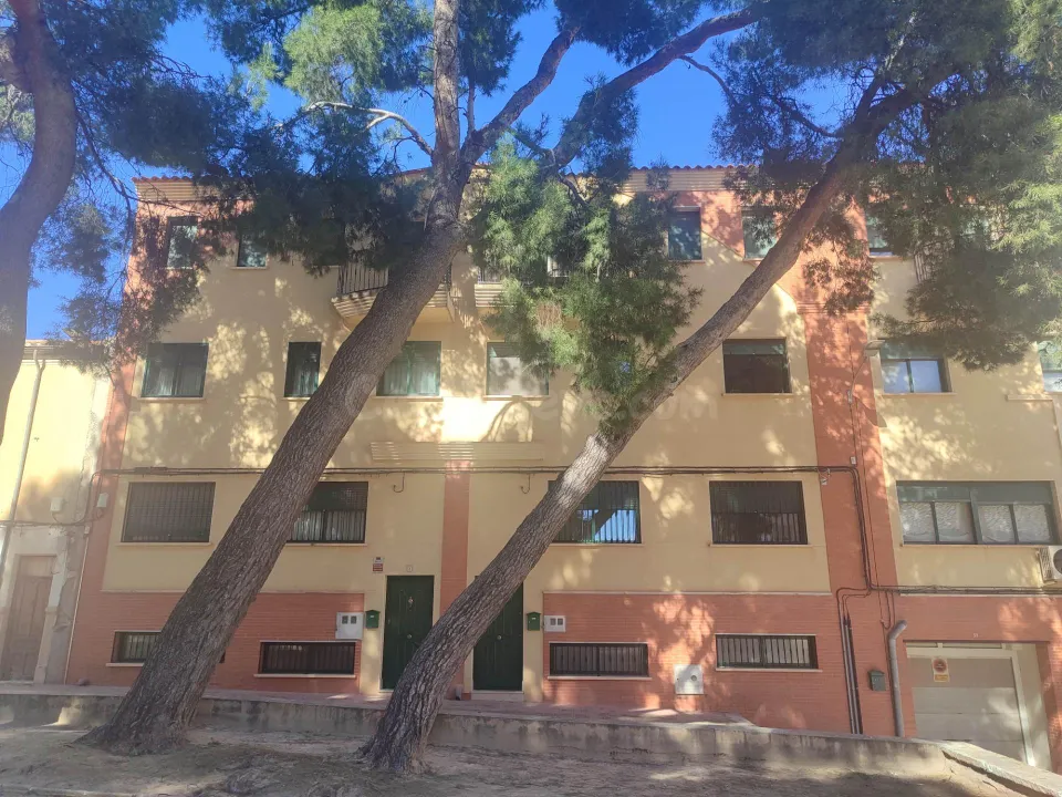 EXCELENTE UNIFAMILIAR CON VAROS AMBIENTES PARA LA FAMILIA