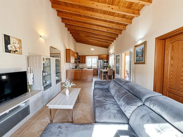 Rústica con vivienda principal y casa de huéspedes - foto 5