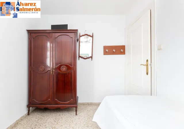 ¡Oportunidad única! Ático de 4 dormitorios y 2 baños con gran terraza frente al Colegio Agustinos (Arabial) — 27