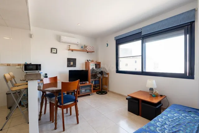 Piso con parking y piscina comunitaria en Sant Jaume d’Envej - foto 4