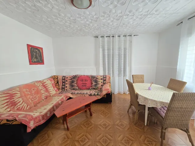 Se vende vivienda en planta baja con almacen convertido en  