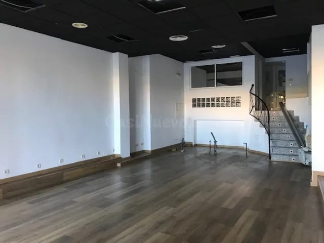VENTA DE LOCAL COMERCIAL EN VISTALEGRE, FRENTE COLEGIO MARIS