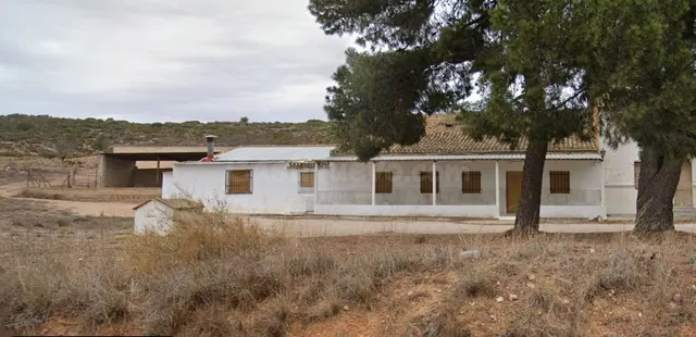 Casa de campo 4 habitaciones 500m² en venta - Poligono indus