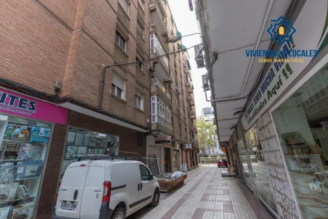 Piso de 3 dormitorios en calle milán, zaidín | muy luminoso y con gran potencial — 31