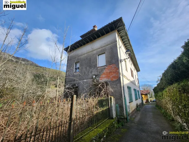 Se vende gran propiedad para rehabilitar en Abándames, Peñam - foto 2