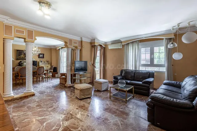 AMPLIO PISO JUNTO A PLAZA DE TOROS — 3