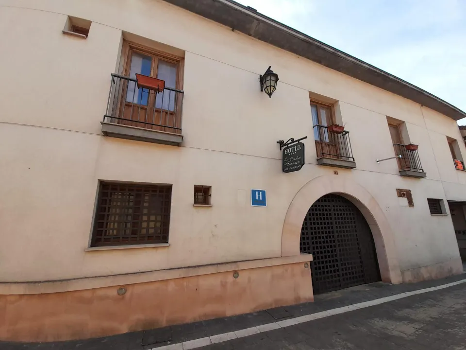 PRECIOSO EDIFICIO  A LA VENTA EN SIMANCAS (VALLADOLID)