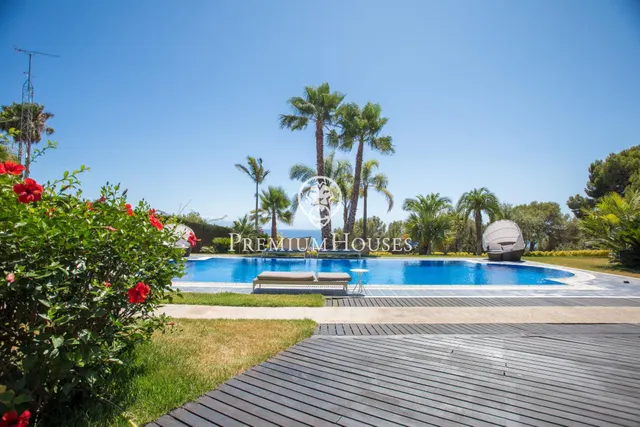 Exclusiva casa en venta con espectaculares vistas al mar y gran privacidad — 19