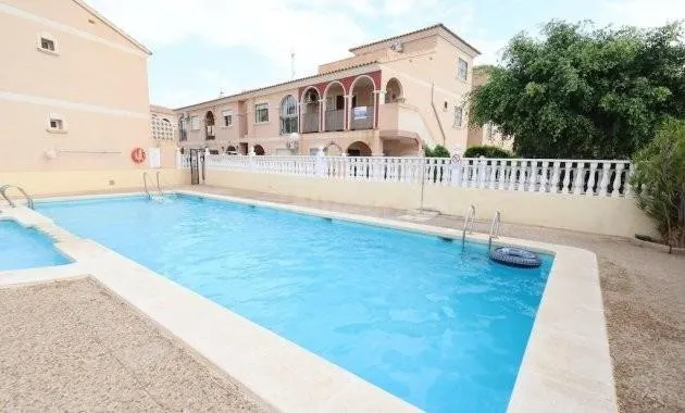 Bungalow de 2 dormitorios en La Zenia, Alicante (Costa Blanca)