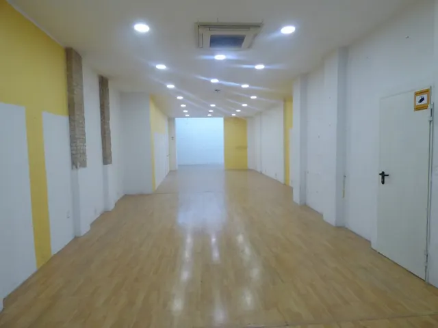 LOCAL COMERCIAL EN ALQUILER EN PLENO CENTRO DE MANRESA — 3