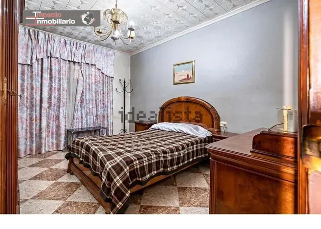 Chalet adosado en venta en Calle Alhambra, 33 — 6
