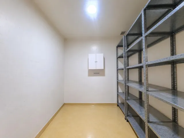 Local comercial, en alquiler, con gran visibilidad en tablero bajo — 15