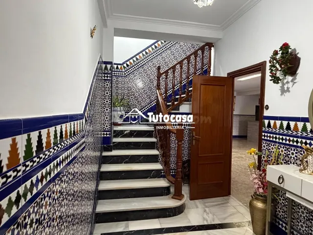 Exclusiva casa con local independiente y espacios llenos de  - foto 3