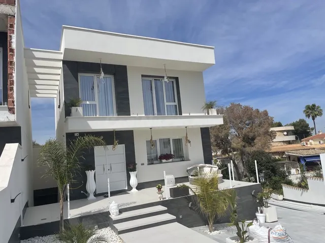 Villa 4 habitaciones 250m² en venta - Urbanización Perla del