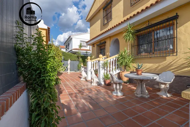 CHALET CON PISCINA Y JARDÍN A SOLO 10 MINUTOS DE GRANADA — 18