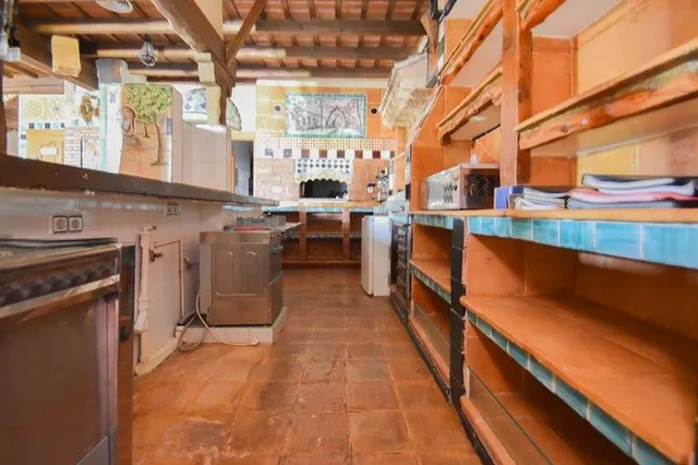 Restaurante totalmente instalado con licencia — 24