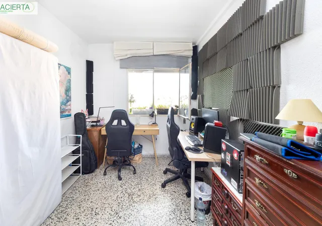 En Venta Piso de 4 dormitorios con ascensor, ideal para reformar a tu gusto. — 11