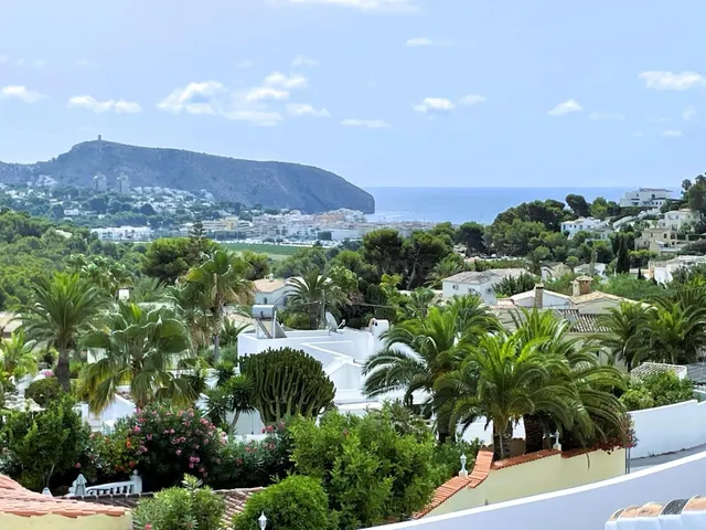 Villa de 4 dormitorios de estilo mediterráneo con vistas al  - foto 2