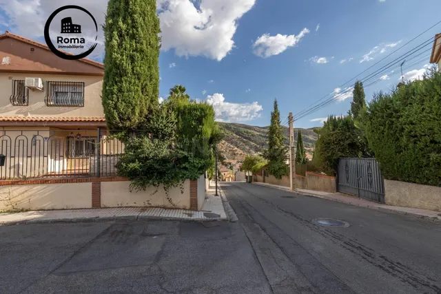 CHALET CON PISCINA Y JARDÍN A SOLO 10 MINUTOS DE GRANADA — 2