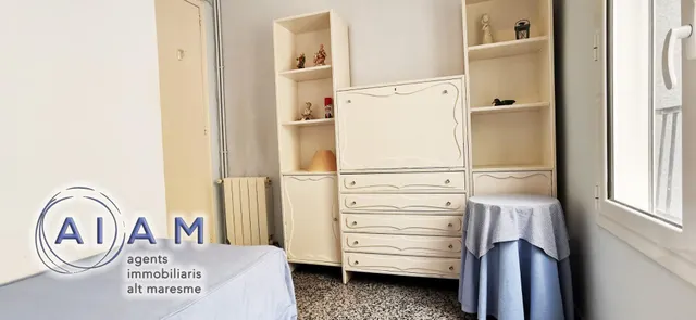 Edifidio con local y vivienda dúplex en carrer Església — 22