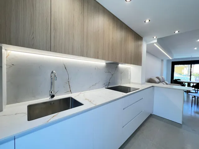 CHALET CON SOLÁRIUM, PISCINA Y SÓTANO — 13