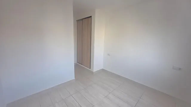 Apartamento reformado de 2 dormitorios en Torrevieja — 10