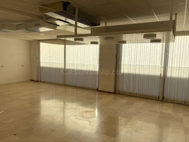 LOCAL COMERCIAL DE 200M2 - foto 4