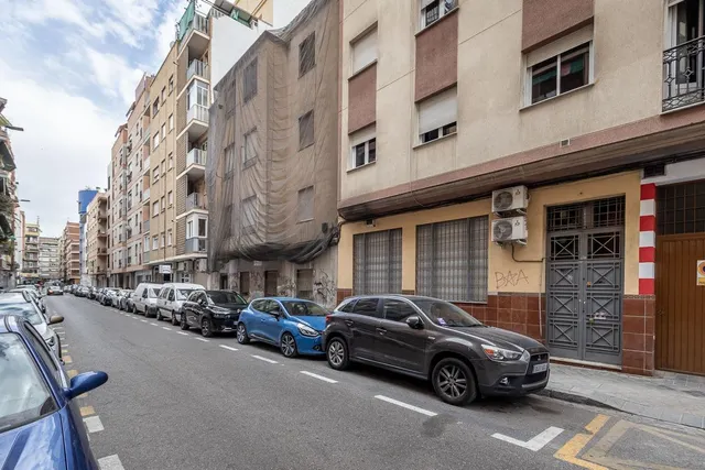 LOCAL COMERCIAL EN ARABIAL JUNTO HIPERCOR — 13