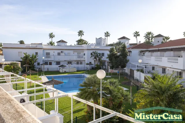 Exclusiva !!casa adosada en esquina con patio privado, piscina y aparcamiento propio en costa ballena, Rota — 43