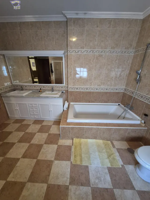 SE VENDE CASA EN ZONA CENTRO — 32