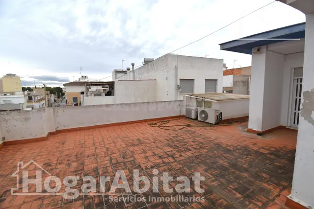AMPLIA Y PRECIOSA CASA REFORMADA CON GARAJE Y TERRAZA - foto 4