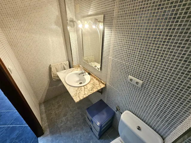 Se vende local en calle tranquila, zona noroeste de Castellón. Local en perfecto estado — 9