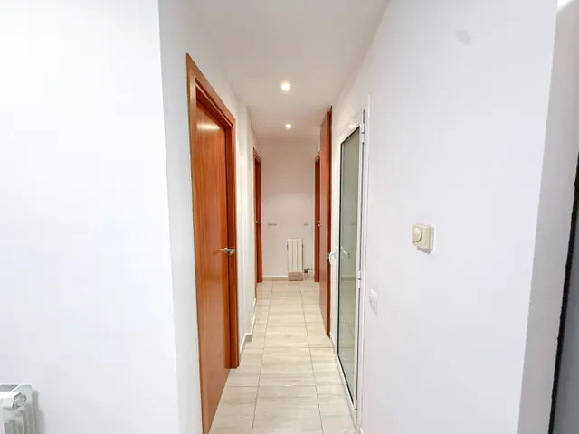 Piso de 2 dormitorios con ascensor en Figueres — 21