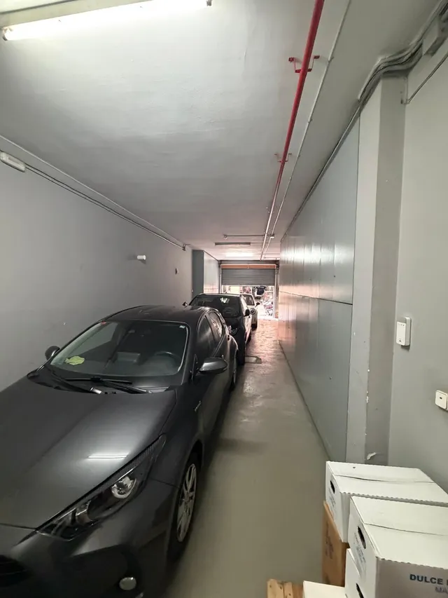 LOCAL EN VENTA EN ESPLUGUES DE LLOBREGAT — 17