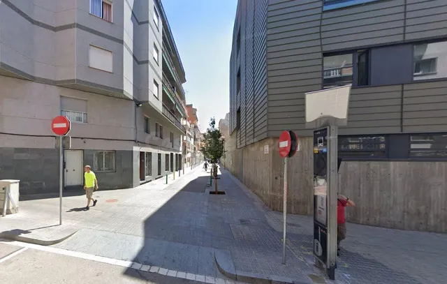 Se vende estudio OKUPADO en Hospitalet de Llobregat (Barcelo - foto 2