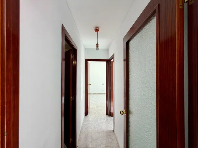 ¡EN EXCLUSIVA! Planta baja de 4 habitaciones con una espectacular terraza de casi 300 m2 en el centro de Montornès del Vallès. — 27