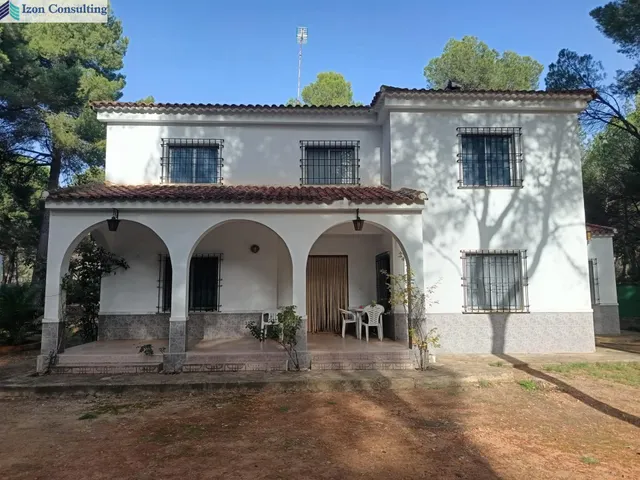 Espectacular parcela con chalet y piscina a 15 minutos de Al