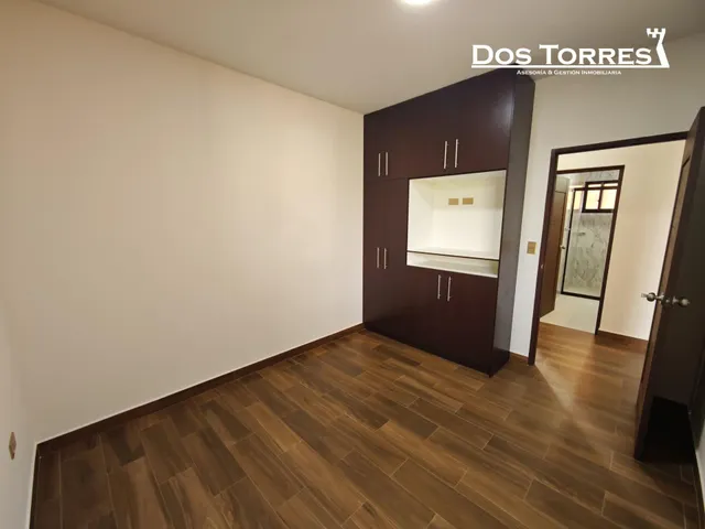 $us.- 129.500 Amplia casa nueva a estrenar, con 4 dormitorios, próximo a 4 esquinas. — 30