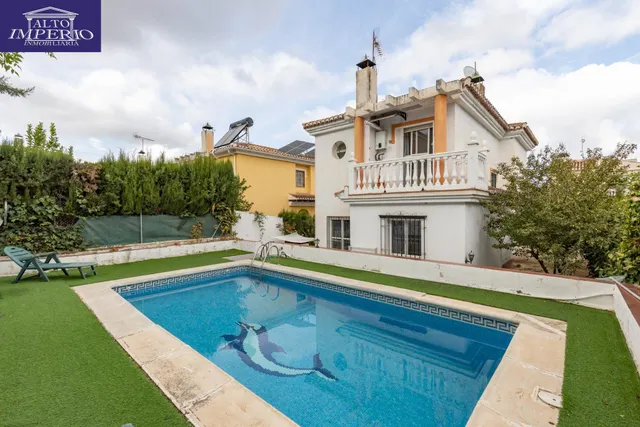 Casa independiente con piscina en La Zubia. — 40