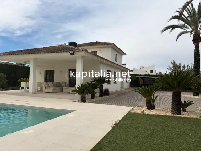 Espectacular Chalet en EXCLUSIVA en KAPITALIA ubicado en la  - foto 4