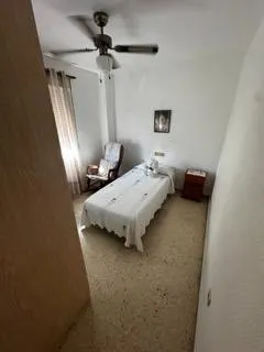 Gran apartamento familiar de 3 dormitorios, 2 baños y parking techado. A 500m de la playa — 10