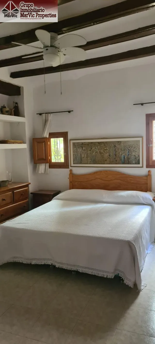 Amplia Casa Reformada en Sella con Piscina y Chimenea — 27
