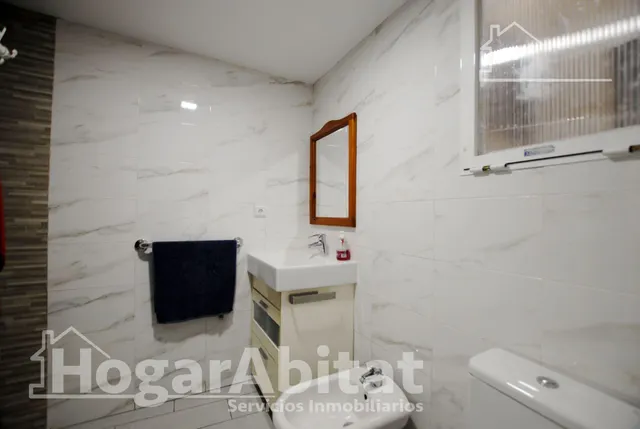 ¡gran oportunidad! muy amplio de 4 dormitorios, con balcón junto av beniopa — 34
